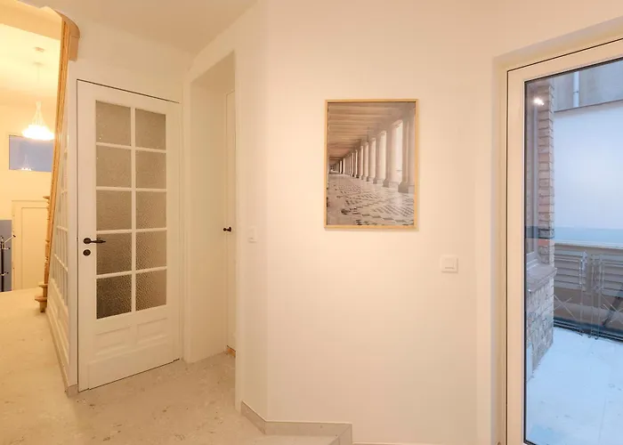 Queen - Luxe & House - 4, 3 Or 2 Bedrooms