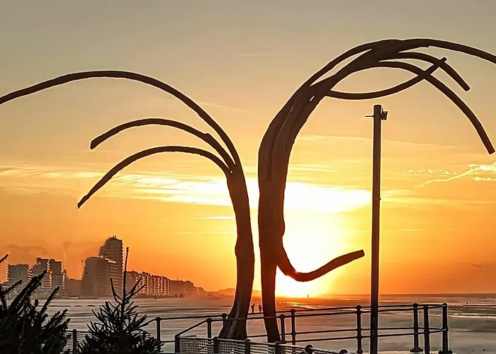 Queen - Luxe & House - 4, 3 Or 2 Bedrooms