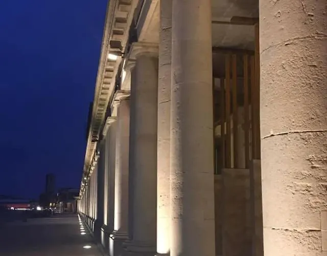 Queen - Luxe & House - 4, 3 Or 2 Bedrooms Semesterbostad