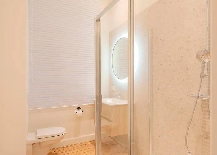 Queen - Luxe & House - 4, 3 Or 2 Bedrooms